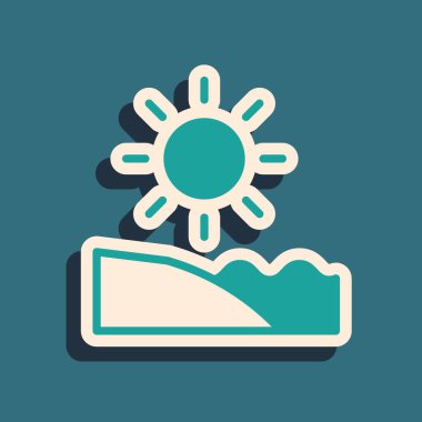 Yeşil plaj simgesi yeşil arkaplanda izole edildi. Tropik plaj manzarası. Güneşli bir gün. Uzun gölge tarzı. Vektör.