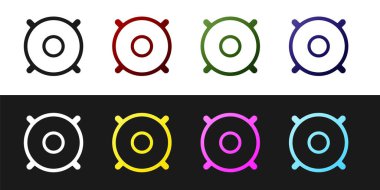 Araba hoparlörü simgesini siyah beyaz arkaplanda izole et. Vektör.