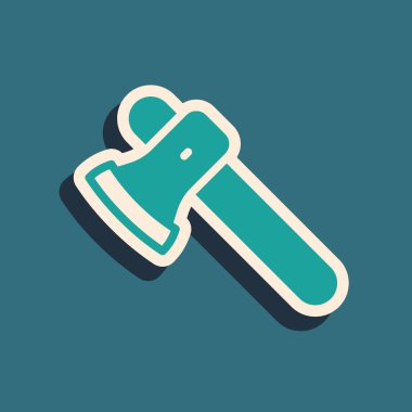 Yeşil ahşap balta simgesi yeşil arka planda izole edildi. Oduncu baltası. Uzun gölge tarzı. Vektör.