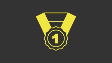 Sarı Köpek ödüllü sembol gri arkaplanda izole edilmiş. Köpek ayak izli madalya, evcil hayvan sergisinin kazanan konsepti. 4K Video hareketli grafik canlandırması