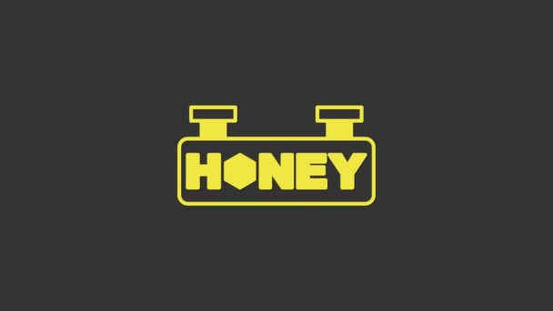 Cartello appeso giallo con nido d'ape isolato su sfondo grigio. Icona del cartello. Simbolo delle cellule del miele. Dolce cibo naturale. Animazione grafica 4K Video motion — Video Stock