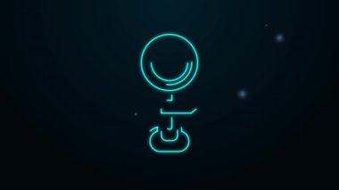 Parlayan neon hat trafik levhası. Siyah arkaplanda sinyal simgesi izole edildi. İşaretçi sembolü. İzole sokak bilgi levhası. Yön tabelası. 4K Video hareketli grafik canlandırması