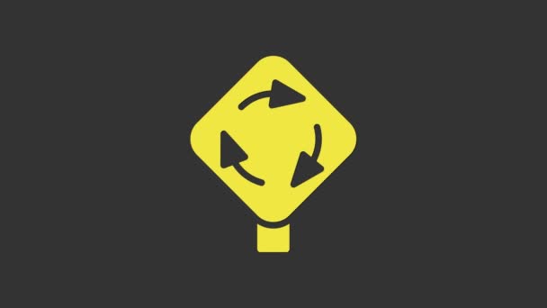 Желтый значок кольцевого движения изолирован на сером фоне. дорожный знак. Видеографическая анимация 4k — стоковое видео