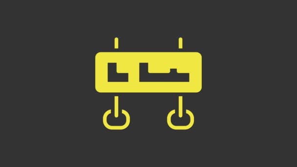 Sinal de trânsito amarelo. Ícone de Signpost isolado em fundo cinza. Símbolo do ponteiro. Sinal de informação de rua isolado. Sinal de direcção. Animação gráfica em movimento de vídeo 4K — Vídeo de Stock