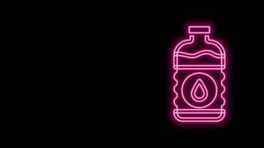 Parlayan neon hattı. Siyah arka planda izole edilmiş bir su ikonu şişesi. Soda su içme tabelası. 4K Video hareketli grafik canlandırması