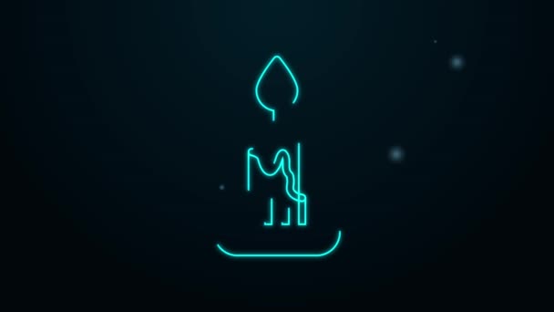 Leuchtende Neon-Linie Das Symbol der brennenden Kerze isoliert auf schwarzem Hintergrund. Zylindrischer Kerzenstock mit brennender Flamme. 4K Video Motion Grafik Animation — Stockvideo