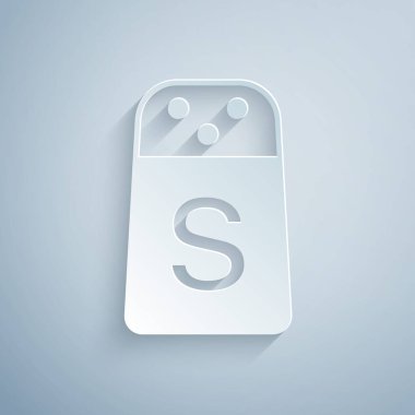 Kağıt kesiği Tuz simgesi gri arkaplanda izole edildi. Yemek pişirme baharatları. Kağıt sanatı tarzı. Vektör