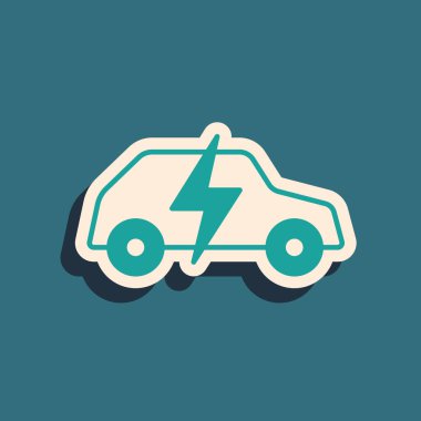 Yeşil elektrikli araba ve elektrik kablosu şarj ikonu yeşil arka planda izole edildi. Yenilenebilir ekolojik teknolojiler. Uzun gölge tarzı. Vektör