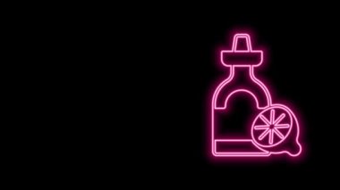 Siyah arka planda izole edilmiş limon ikonu olan parlak neon hattı tekila şişesi. Meksika alkolü. 4K Video hareketli grafik canlandırması