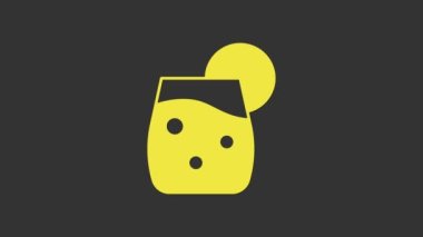 Sarı Kokteyl ve alkol ikonu gri arka planda izole edilmiş. 4K Video hareketli grafik canlandırması