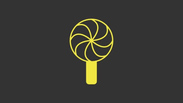Icono de piruleta amarilla aislado sobre fondo gris. Signo de caramelo. Comida, delicioso símbolo. Animación gráfica de vídeo 4K — Vídeo de stock