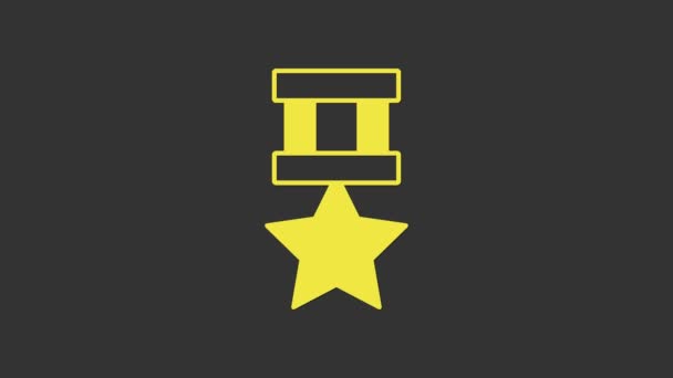 Ikona Żółtego Medalu Wojskowego na szarym tle. Znak wojskowy. 4K Animacja graficzna ruchu wideo — Wideo stockowe