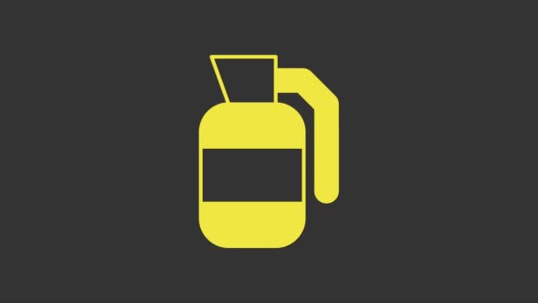Ícone de granada de mão amarela isolado no fundo cinza. Explosão de bombas. Animação gráfica em movimento de vídeo 4K — Vídeo de Stock