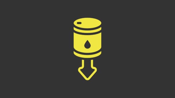 Yellow Drop in crude oil price icon isolated on grey background (en inglés). Concepto de crisis de la industria petrolera. Animación gráfica de vídeo 4K — Vídeos de Stock