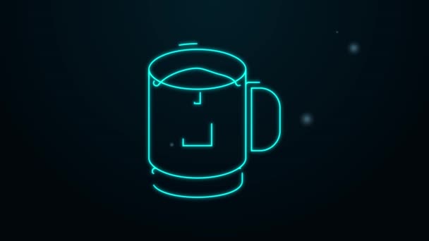 Brillante línea de neón taza de té con icono de la bolsa de té aislado sobre fondo negro. Animación gráfica de vídeo 4K — Vídeos de Stock