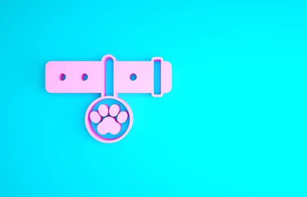 Colar rosa com ícone de etiqueta de nome isolado no fundo azul. Suprimentos para animais domésticos. Impressão de pata de cão ou gato. Cuidado com cães e gatos. Cadeias de animais. Conceito de minimalismo. 3D ilustração 3D render — Fotografia de Stock