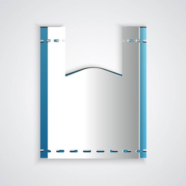 Kağıt kesiği Gri arkaplanda plastik torba simgesi izole. Tek kullanımlık selofan ve politen paket yasaklama işareti. Kağıt sanatı tarzı. Vektör İllüstrasyonu