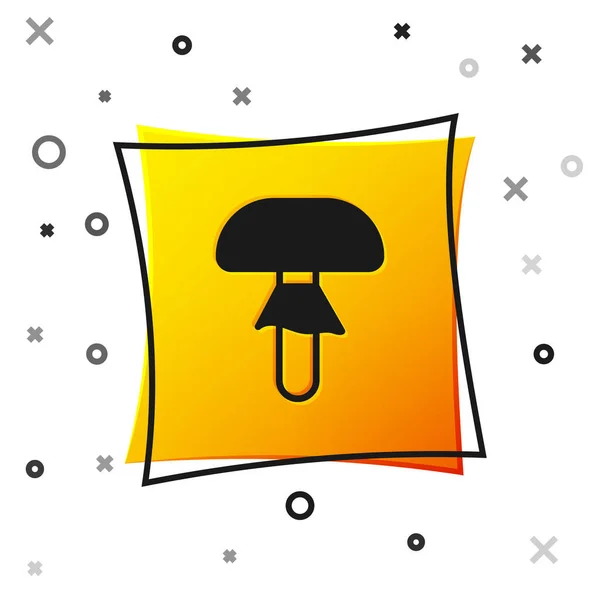 Ícone de cogumelo preto isolado no fundo branco. Botão quadrado amarelo. Vetor — Vetor de Stock