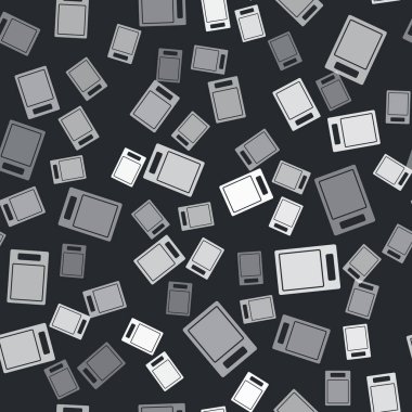 Gri kesme tahtası simgesi siyah arka planda izole edilmiş. Kesme tahtası sembolü. Vektör