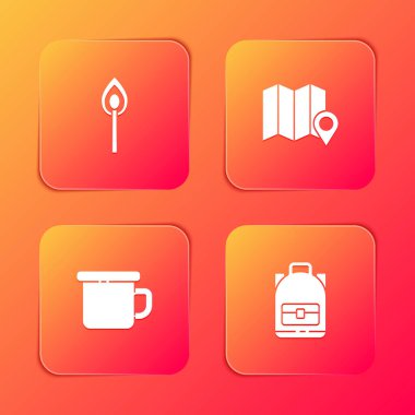 Yanan kibriti ateşle, ormanın yerini haritada belirle metal kamp kupası ve sırt çantası ikonu. Vektör