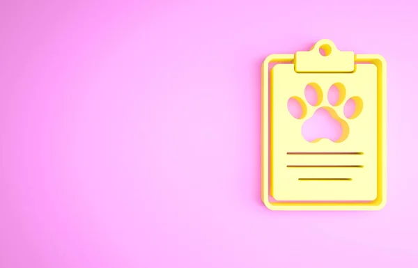 Clipboard Amarelo com registro clínico médico ícone do animal de estimação isolado em fundo rosa. Formulário de seguro de saúde. Relatório de marcas médicas. Conceito de minimalismo. 3D ilustração 3D render — Fotografia de Stock