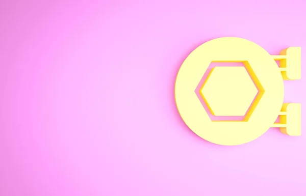 Κίτρινη πινακίδα κρεμασμένη με κηρήθρα απομονωμένη σε ροζ φόντο. Εικονίδιο πινακίδας. Σύμβολο κυττάρων μελιού. Γλυκό φυσικό φαγητό. Μινιμαλιστική έννοια. 3d απεικόνιση 3D καθιστούν — Φωτογραφία Αρχείου