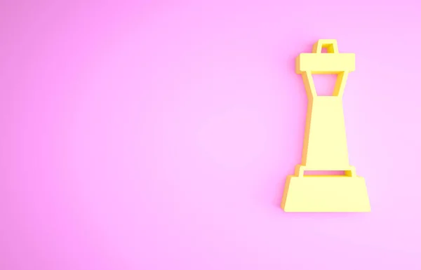 Icona degli scacchi gialli isolata su sfondo rosa. Strategia aziendale. Gioco, gestione, finanza. Concetto minimalista. Illustrazione 3d rendering 3D — Foto Stock