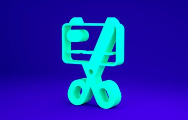 Yeşil Makas mavi arka planda izole edilmiş bir kredi kartı simgesini kesiyor. Çevrimiçi ödeme. Nakit çekilmesi. Finansal operasyonlar. Alışveriş tabelası. Minimalizm kavramı. 3d illüstrasyon 3B canlandırma