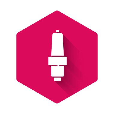 Beyaz Araba Buji ikonu uzun gölgeli izole edilmiş. Araba elektrikli mumu. Pembe altıgen düğmesi. Vektör