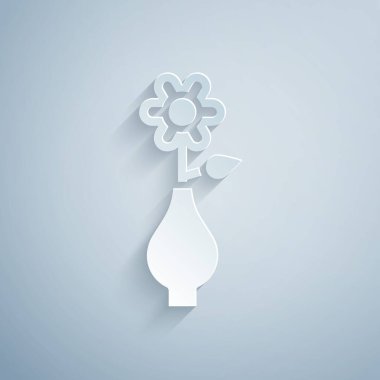 Kağıt kesiği Çiçek vazo simgesinde gri arkaplanda izole edilmiş. Kağıt sanatı tarzı. Vektör