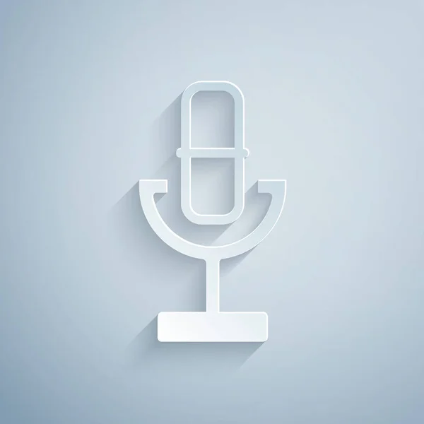 Papiergeschnittenes Mikrofonsymbol Isoliert Auf Grauem Hintergrund Mikrofon Radio Lautsprecherzeichen Papierkunst — Stockvektor