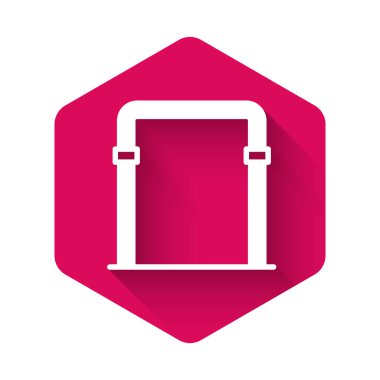 Beyaz Spor Yatay Çubuk simgesi uzun gölge arkaplanı ile izole edildi. Pembe altıgen düğmesi. Vektör