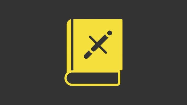 Žlutá kniha s ikonou stop cigarety izolované na šedém pozadí. Kniha o nebezpečí kouření. Grafická animace pohybu videa 4K — Stock video