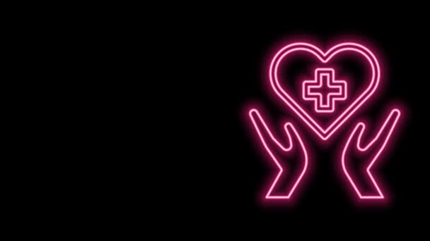 Leuchtendes neonfarbenes Herz mit einem Kreuzsymbol auf schwarzem Hintergrund. Erste Hilfe. Gesundheitswesen, Medizin und Apotheke Zeichen. 4K Video Motion Grafik Animation — Stockvideo