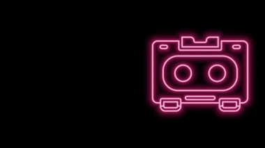 Parlayan neon hattı Retro ses kaset simgesi siyah arkaplanda izole edildi. 4K Video hareketli grafik canlandırması