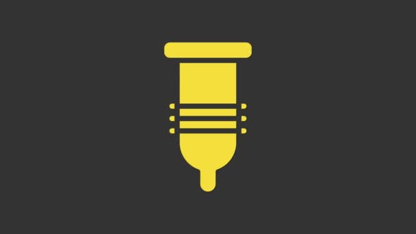 Žlutý kondom bezpečný sex ikona izolované na šedém pozadí. Bezpečný symbol lásky. Antikoncepční metoda pro muže. Grafická animace pohybu videa 4K — Stock video