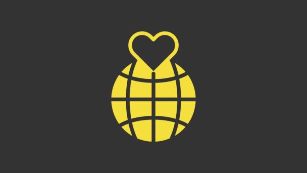 Žlutá lidská ruka držící ikonu zeměkoule izolovanou na šedém pozadí. Uložit pozemský koncept. Grafická animace pohybu videa 4K — Stock video