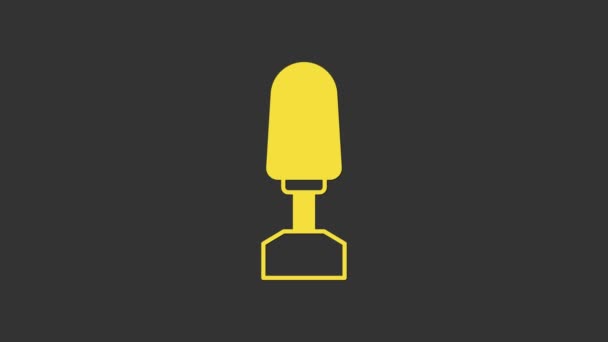 Κίτρινος κόφτης για το εικονίδιο μανικιούρ που απομονώνεται σε γκρι φόντο. Συσκευή μανικιούρ. Εργαλεία μανικιούρ. 4K Γραφική κίνηση κίνησης βίντεο — Αρχείο Βίντεο