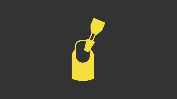 Желтый фрезерный резак для иконки маникюра изолирован на сером фоне. Аппарат для маникюра. Маникюрные инструменты. Видеографическая анимация 4K — стоковое видео