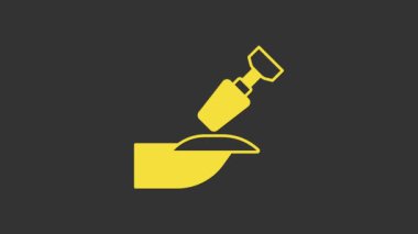 Manikür simgesi için sarı değirmen kesicisi gri arkaplanda izole edildi. Manikür için bir cihaz. Manikür aletleri. 4K Video hareketli grafik canlandırması