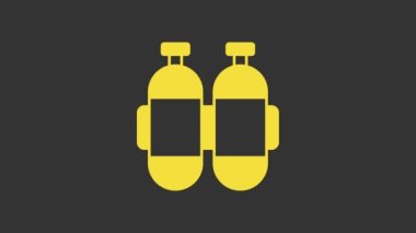 Sarı Aqualung simgesi gri arkaplanda izole edildi. Dalgıçlar için oksijen tüpü. Dalış ekipmanları. Olağanüstü bir spor. Su altı ekipmanları. 4K Video hareketli grafik canlandırması