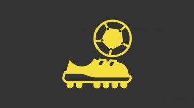 Sarı Futbol Ayakkabısı simgesi gri arkaplanda izole edildi. Futbol ayakkabıları. Spor futbolu ayak koruması. 4K Video hareketli grafik canlandırması