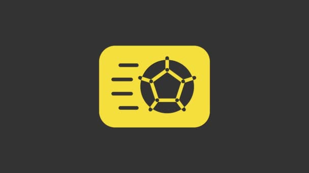 Жовтий футбольний м'яч ізольований на сірому фоні. Спортивне обладнання. 4K Відео рух графічна анімація — стокове відео