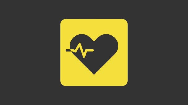 Ícone amarelo da frequência cardíaca isolado no fundo cinzento. Sinal de batimento cardíaco. Ícone de pulso cardíaco. Ícone do cardiograma. Animação gráfica em movimento de vídeo 4K — Vídeo de Stock