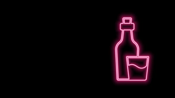 Glowing neon line ikon botol Soju terisolasi pada latar belakang hitam. Vodka beras Korea. Animasi grafis gerak Video 4K — Stok Video