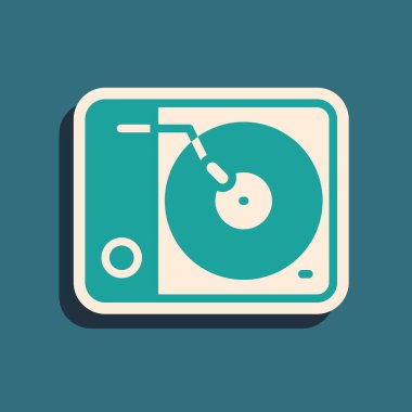 Yeşil arka planda izole edilmiş vinil disk simgesine sahip yeşil Vinil oynatıcı. Uzun gölge tarzı. Vektör