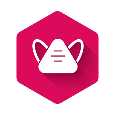 Beyaz Tıbbi Koruyucu Maske ikonu uzun gölgeli izole edilmiş. Pembe altıgen düğmesi. Vektör.