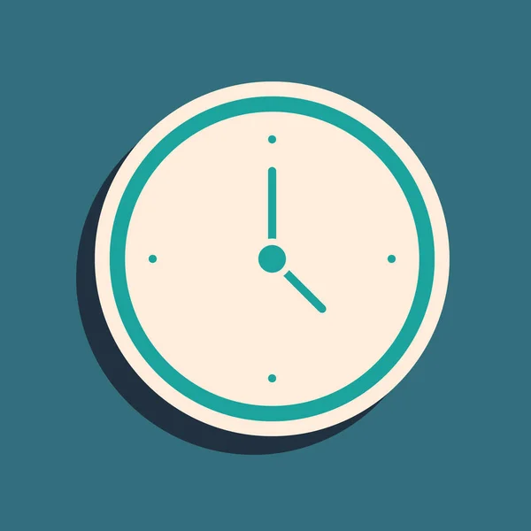 Icono del reloj verde aislado sobre fondo verde. Símbolo de tiempo. Estilo de sombra larga. Vector — Archivo Imágenes Vectoriales