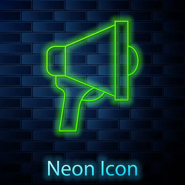 Icono de megáfono de línea de neón brillante aislado en el fondo de la pared de ladrillo. Firma del portavoz. Vector — Vector de stock