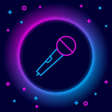 Parlayan neon hattı mikrofon simgesi siyah arkaplanda izole edildi. Radyodaki mikrofondan. Sözcü işareti. Renkli taslak konsepti. Vektör